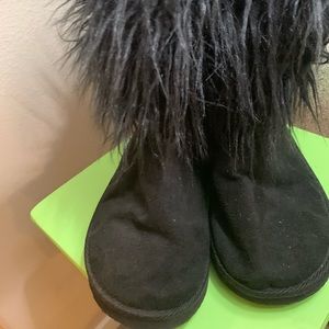 Snoozie Slipper Boots Black Furry Fun 
Cozy Lounging Size 7/8
